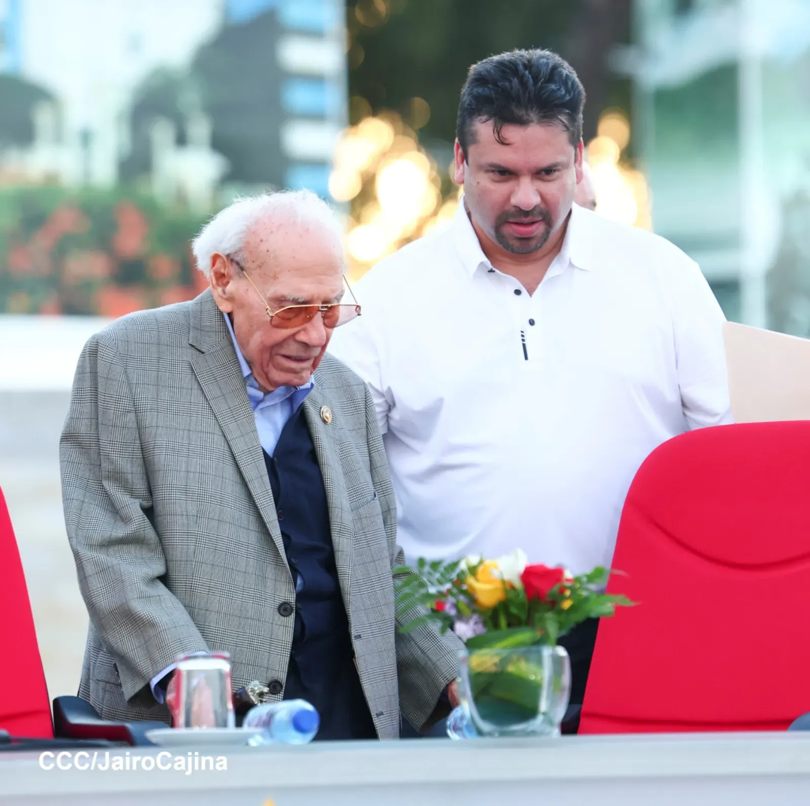 Entrega de primera Medalla de Reconciliación y Paz Cardenal Miguel Obando