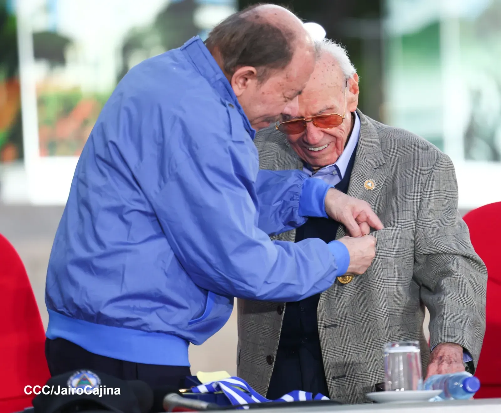 Entrega de primera Medalla de Reconciliación y Paz Cardenal Miguel Obando