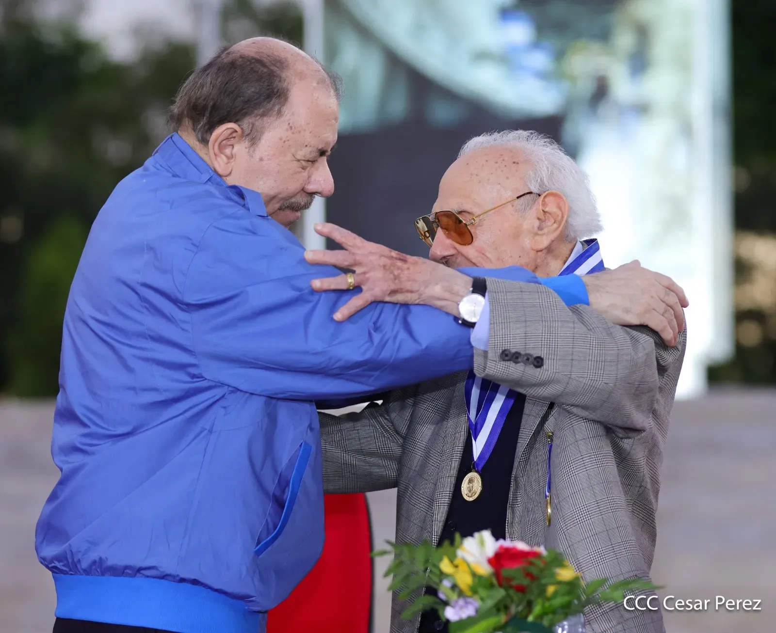 Entrega de primera Medalla de Reconciliación y Paz Cardenal Miguel Obando