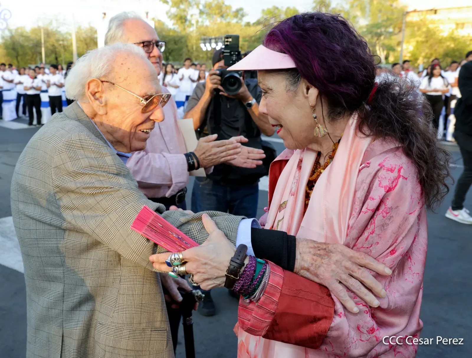 Entrega de primera Medalla de Reconciliación y Paz Cardenal Miguel Obando