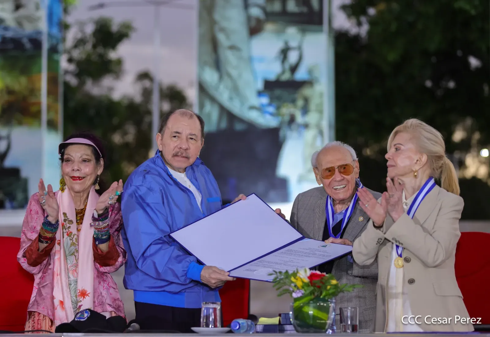 Entrega de primera Medalla de Reconciliación y Paz Cardenal Miguel Obando