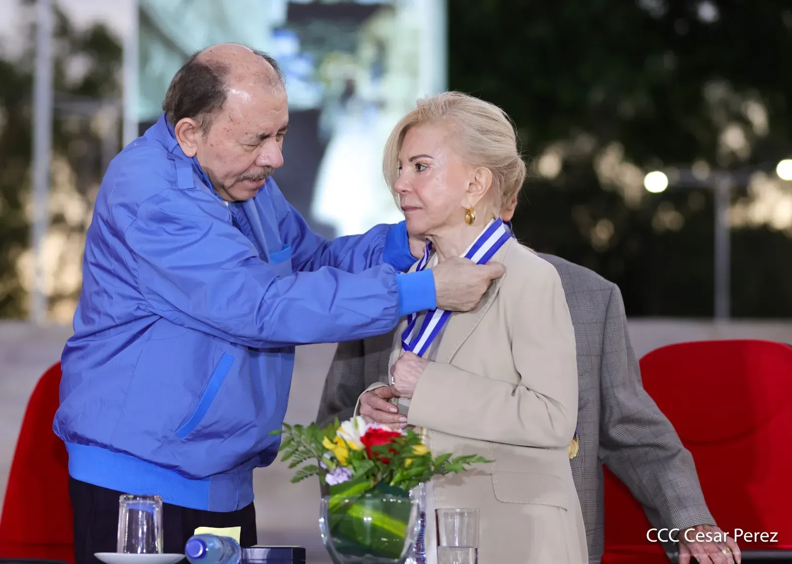 Entrega de primera Medalla de Reconciliación y Paz Cardenal Miguel Obando