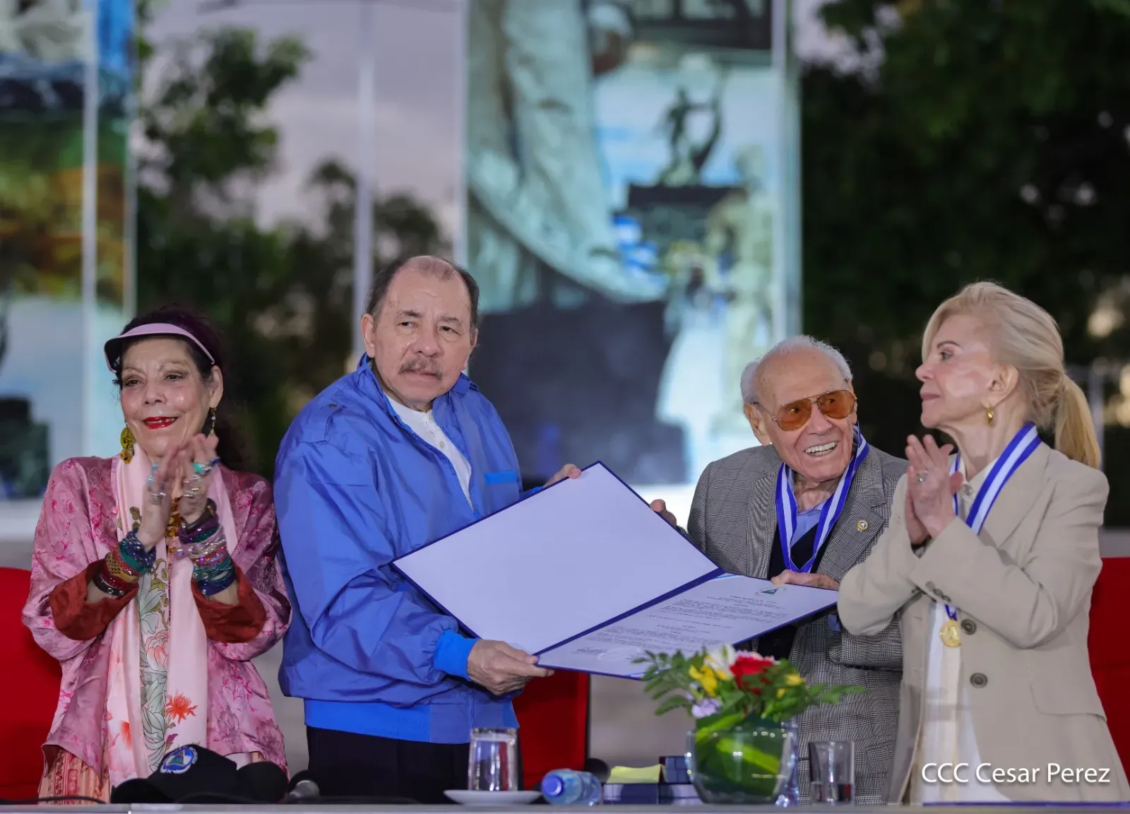 Entrega de primera Medalla de Reconciliación y Paz Cardenal Miguel Obando