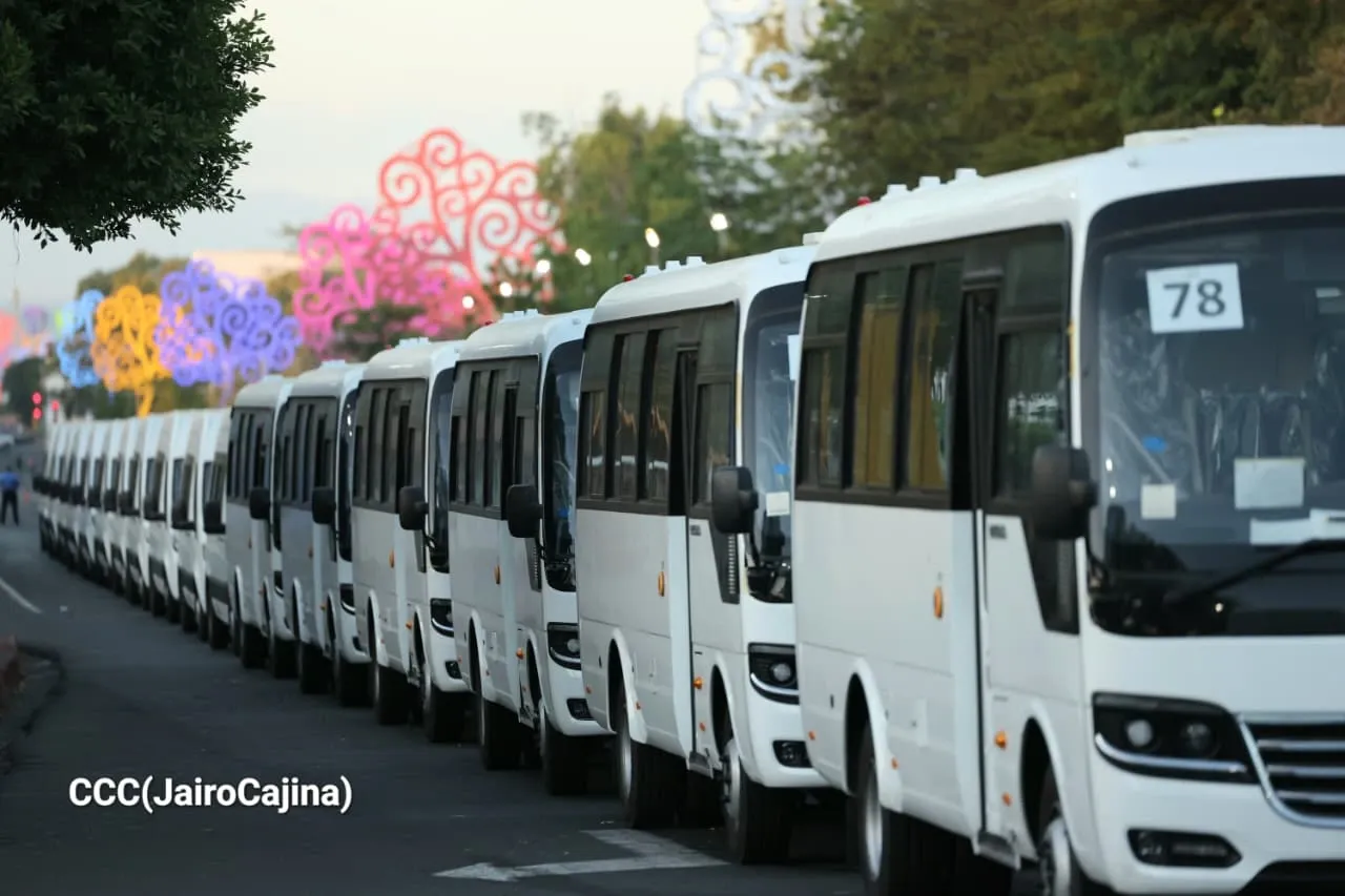 Cooperativas de Nicaragua reciben nuevas unidades de autobuses y microbuses de China