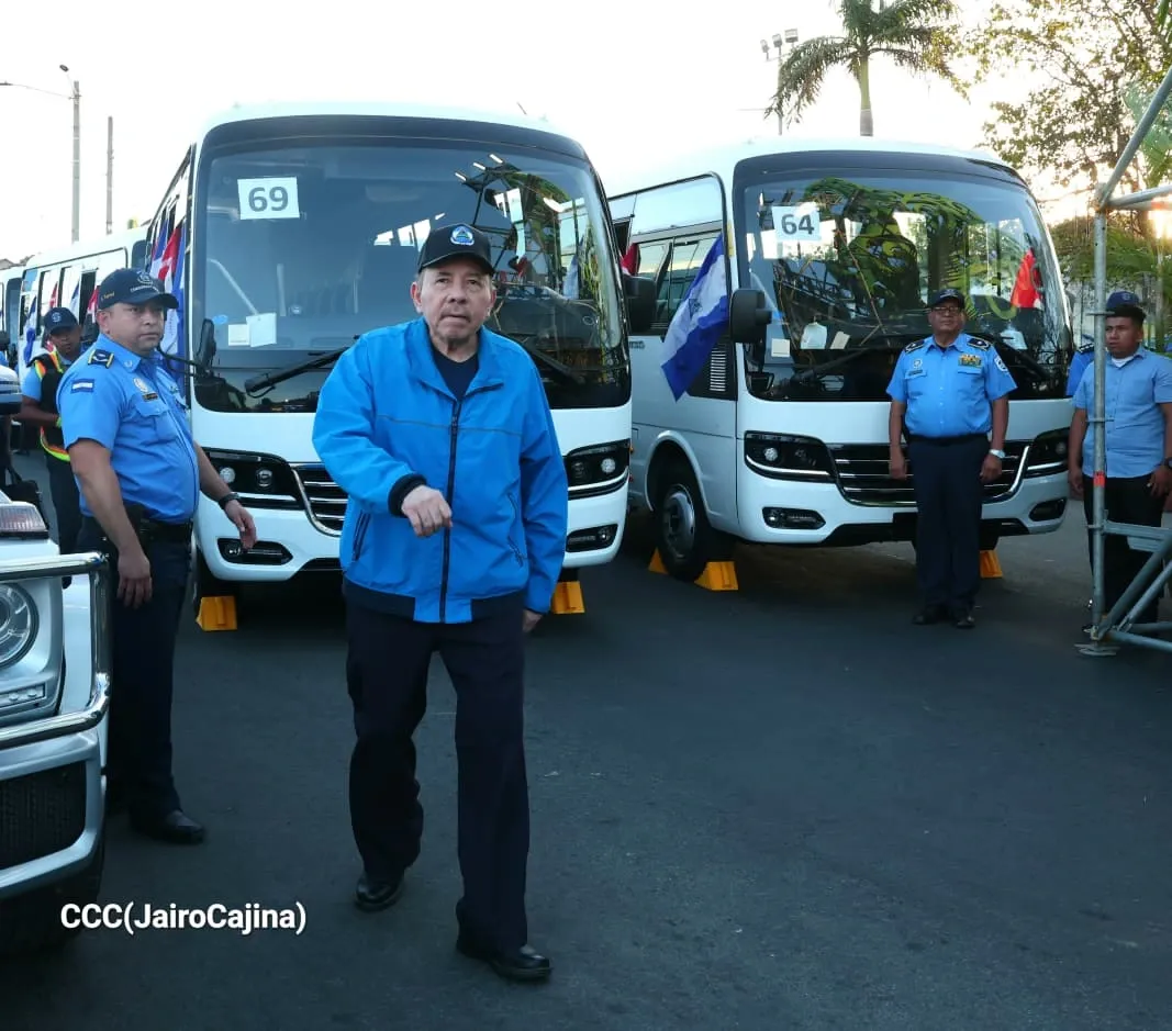 Cooperativas de Nicaragua reciben nuevas unidades de autobuses y microbuses de China
