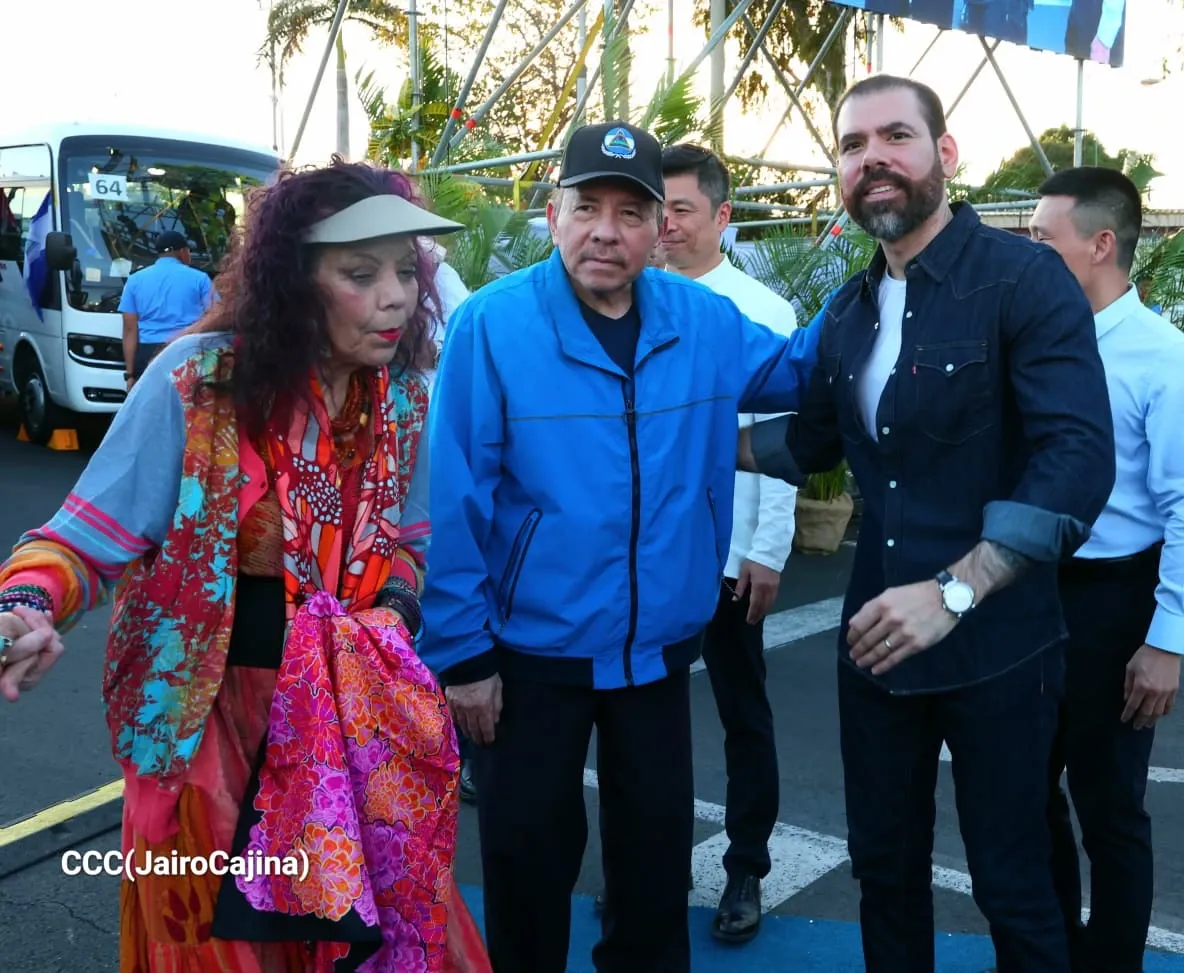 Cooperativas de Nicaragua reciben nuevas unidades de autobuses y microbuses de China