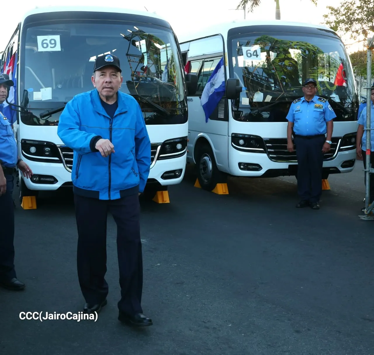 Cooperativas de Nicaragua reciben nuevas unidades de autobuses y microbuses de China