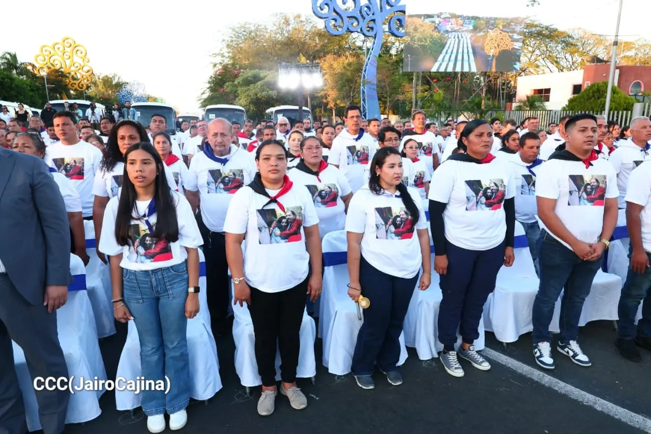 Cooperativas de Nicaragua reciben nuevas unidades de autobuses y microbuses de China