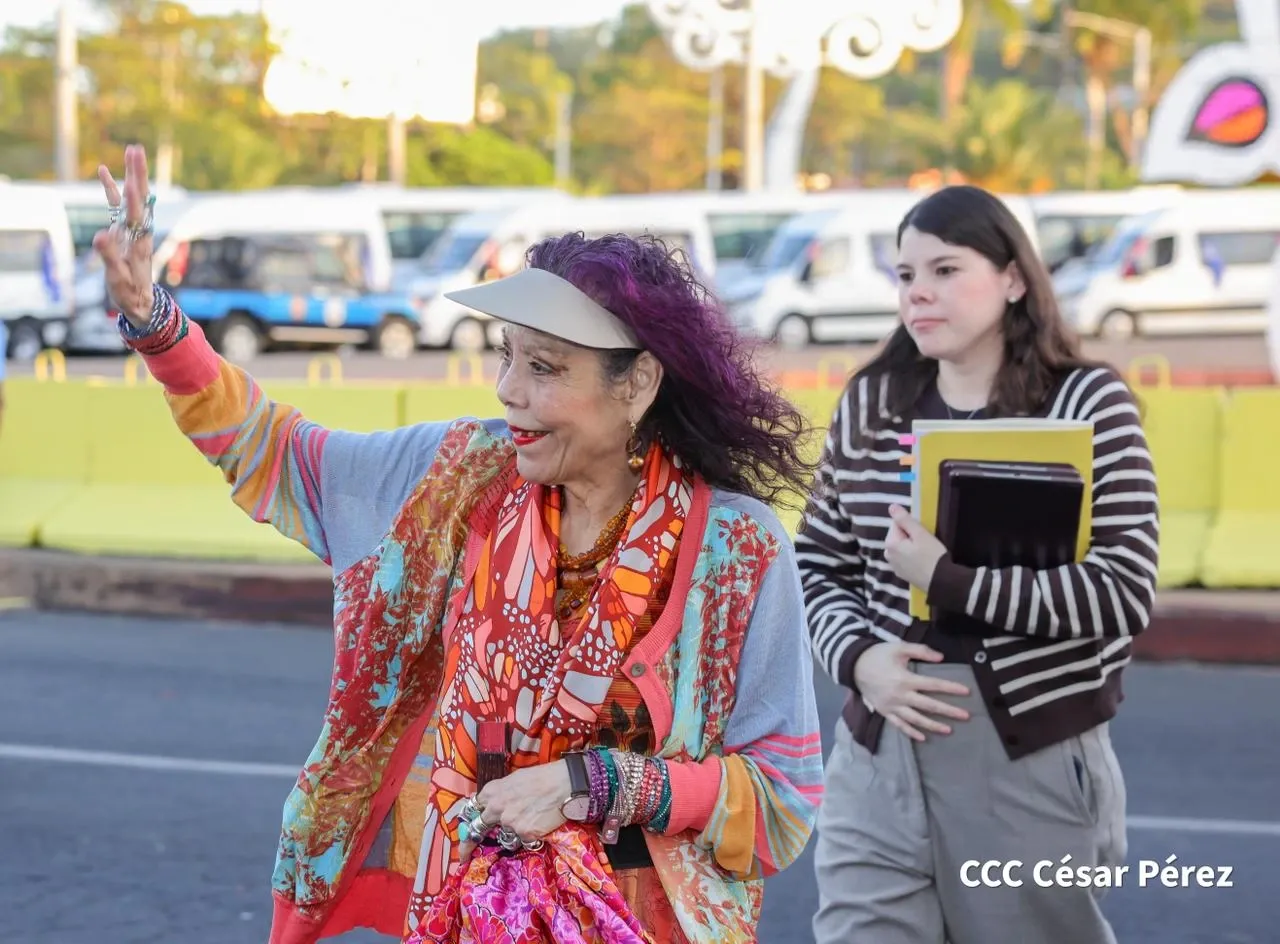 Cooperativas de Nicaragua reciben nuevas unidades de autobuses y microbuses de China