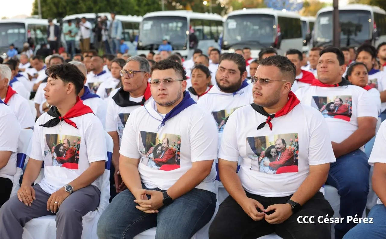 Cooperativas de Nicaragua reciben nuevas unidades de autobuses y microbuses de China