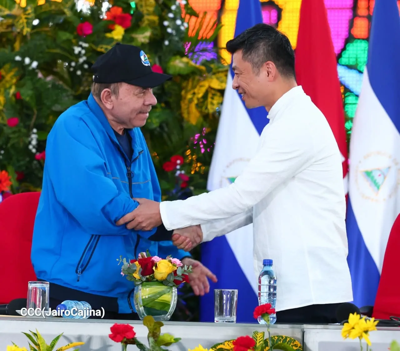 Cooperativas de Nicaragua reciben nuevas unidades de autobuses y microbuses de China