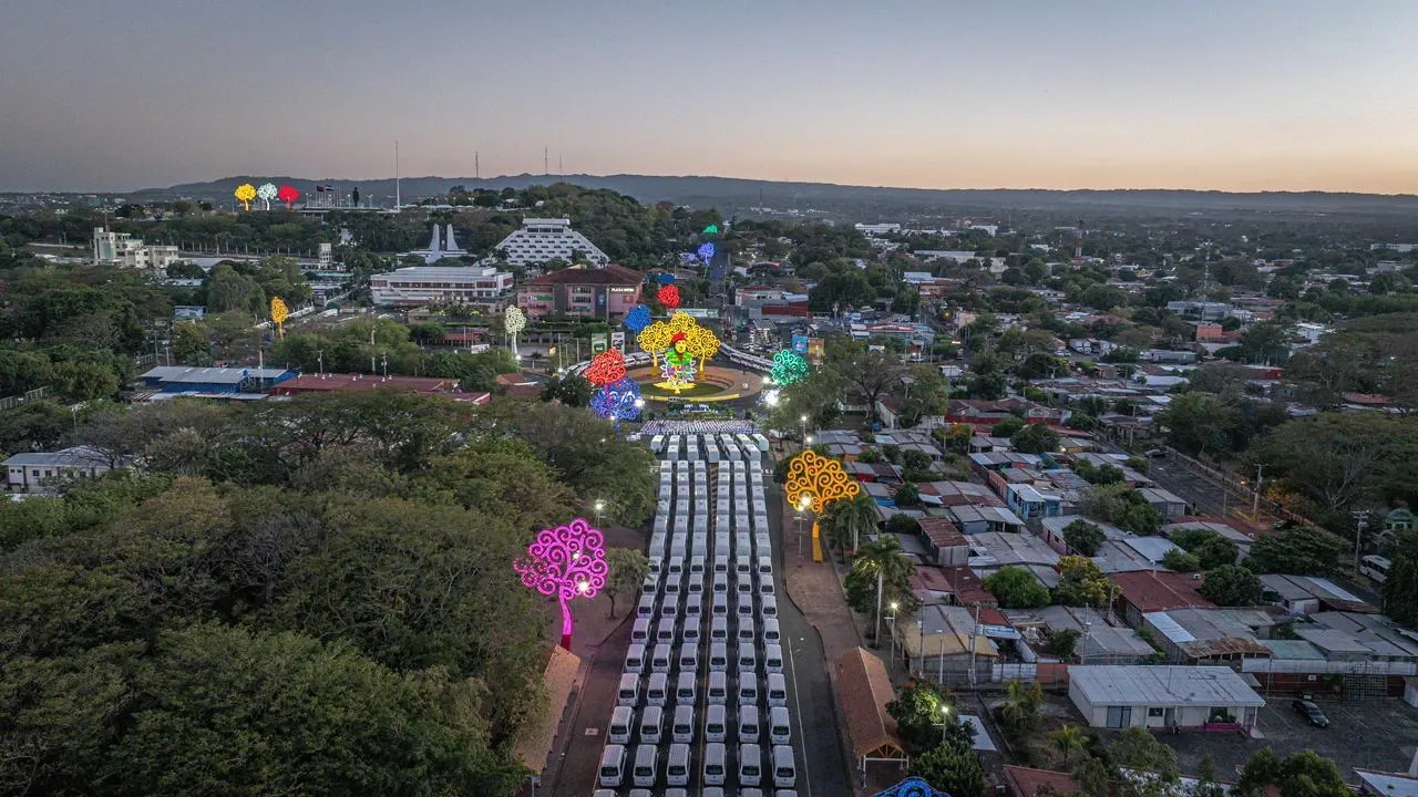 Cooperativas de Nicaragua reciben nuevas unidades de autobuses y microbuses de China