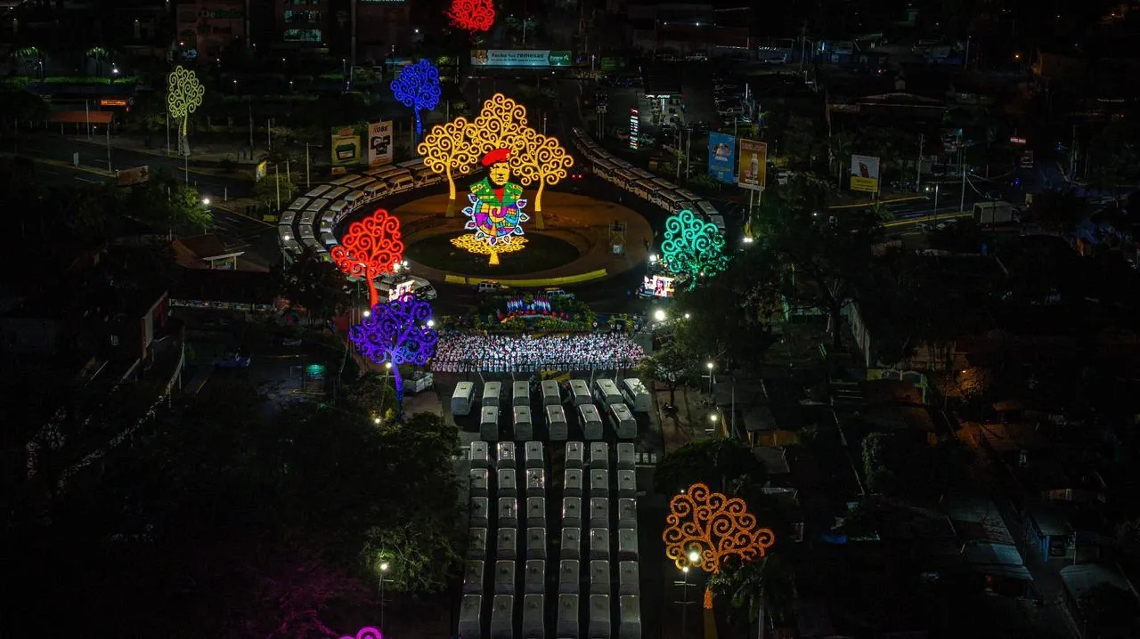 Cooperativas de Nicaragua reciben nuevas unidades de autobuses y microbuses de China