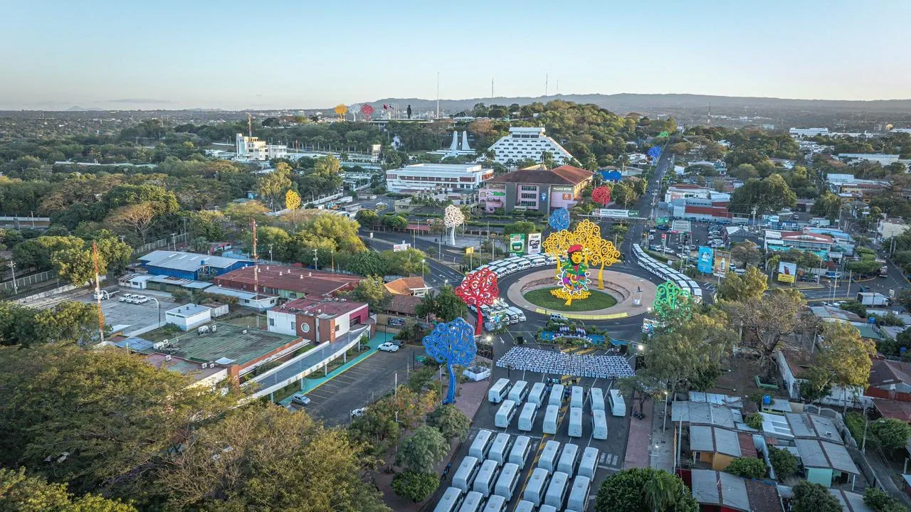 Cooperativas de Nicaragua reciben nuevas unidades de autobuses y microbuses de China