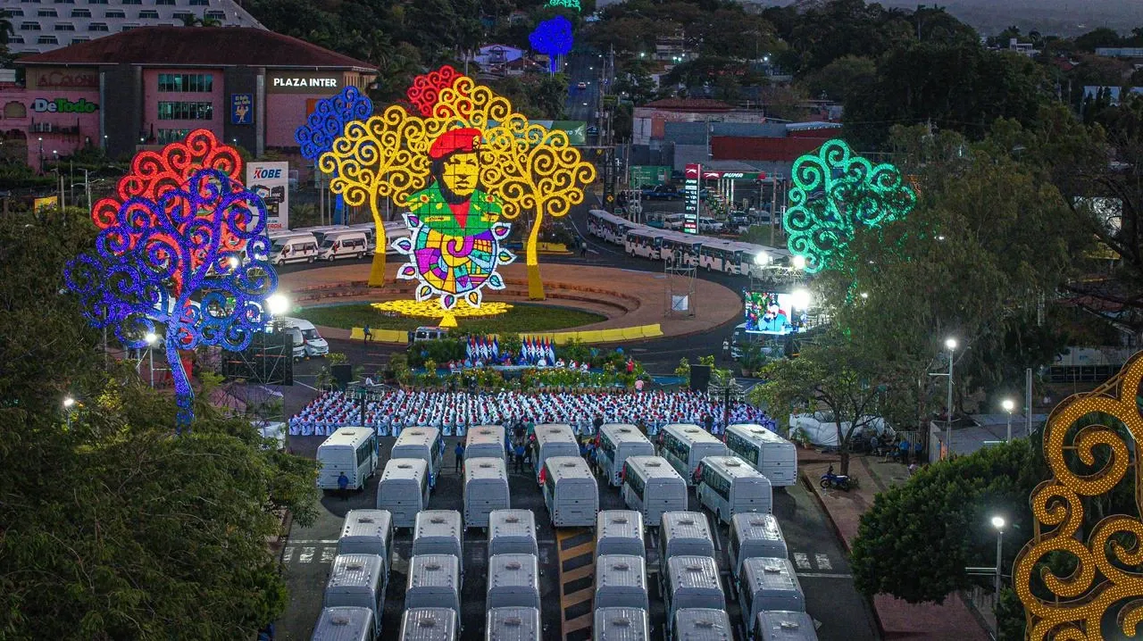 Cooperativas de Nicaragua reciben nuevas unidades de autobuses y microbuses de China