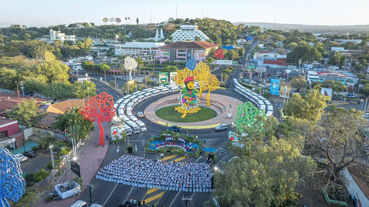 Cooperativas de Nicaragua reciben nuevas unidades de autobuses y microbuses de China