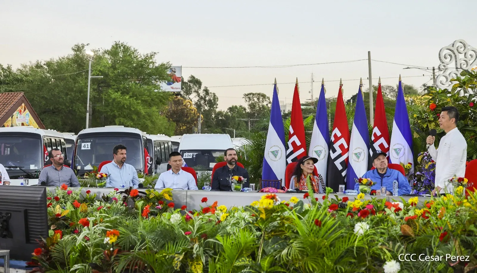 Cooperativas de Nicaragua reciben nuevas unidades de autobuses y microbuses de China