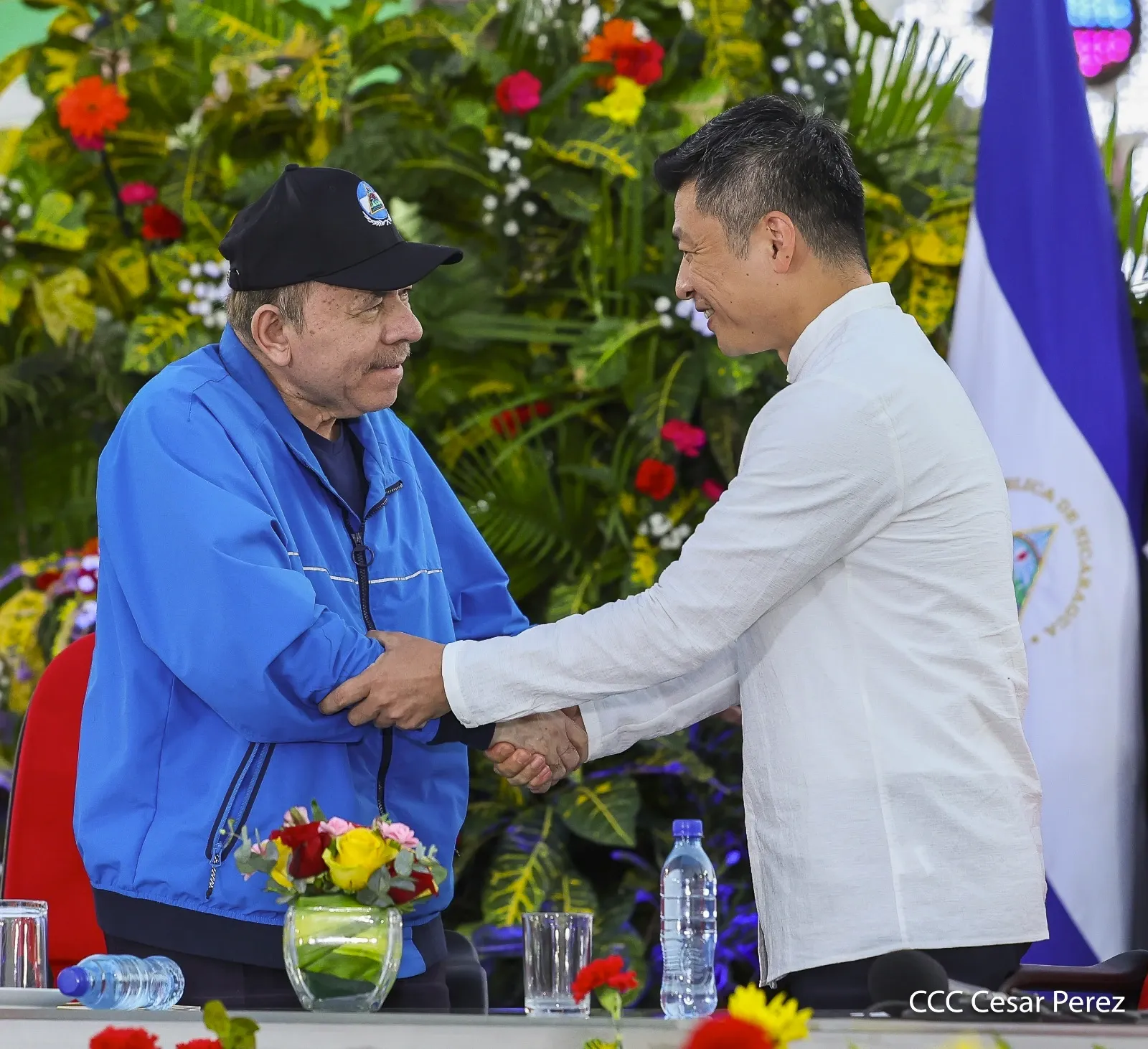 Cooperativas de Nicaragua reciben nuevas unidades de autobuses y microbuses de China