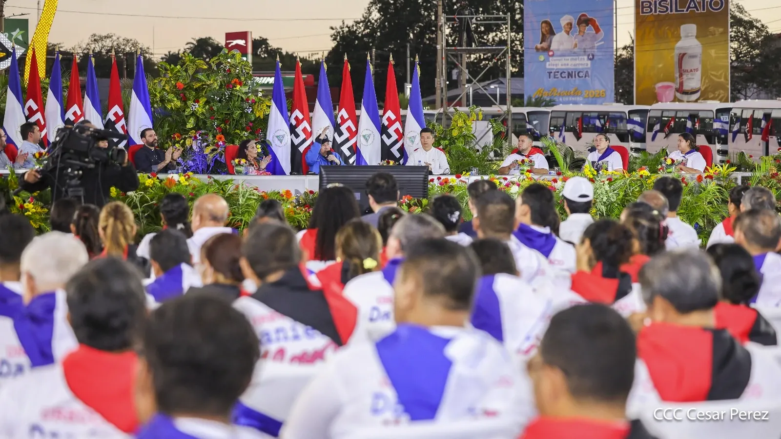 Cooperativas de Nicaragua reciben nuevas unidades de autobuses y microbuses de China