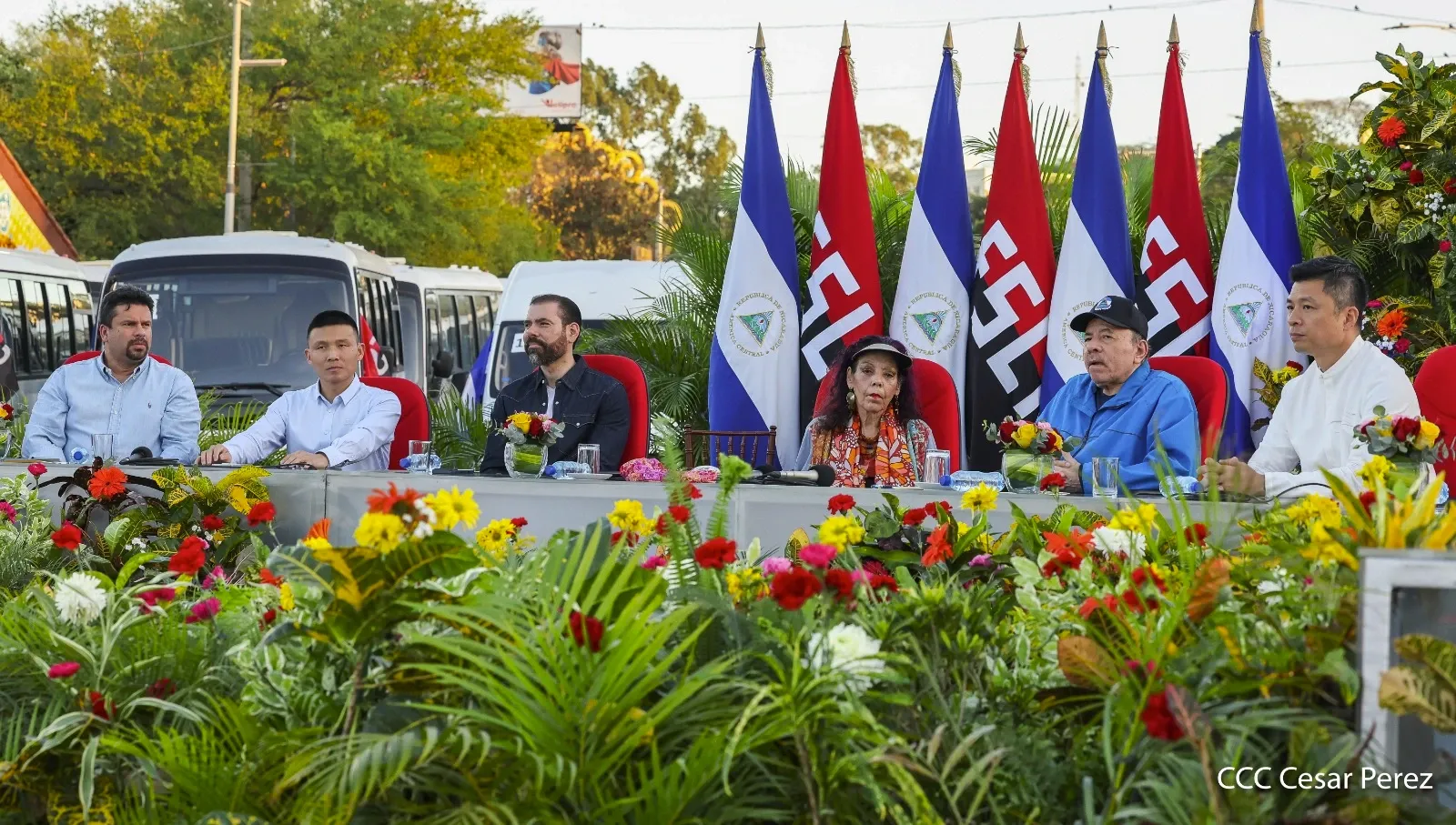 Cooperativas de Nicaragua reciben nuevas unidades de autobuses y microbuses de China