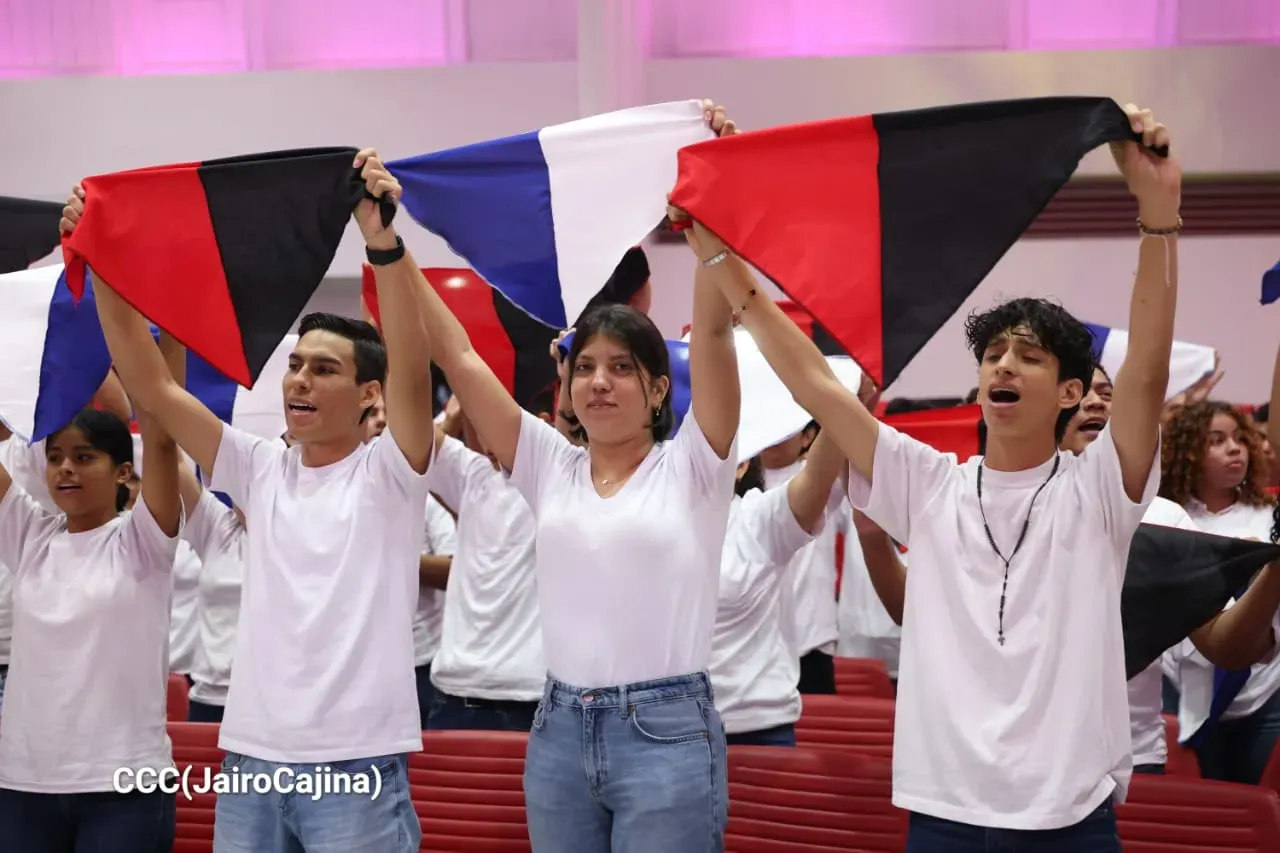Entrega del Hospital Sandino Nuevo Amanecer en saludo al General de Hombres y Mujeres Libres