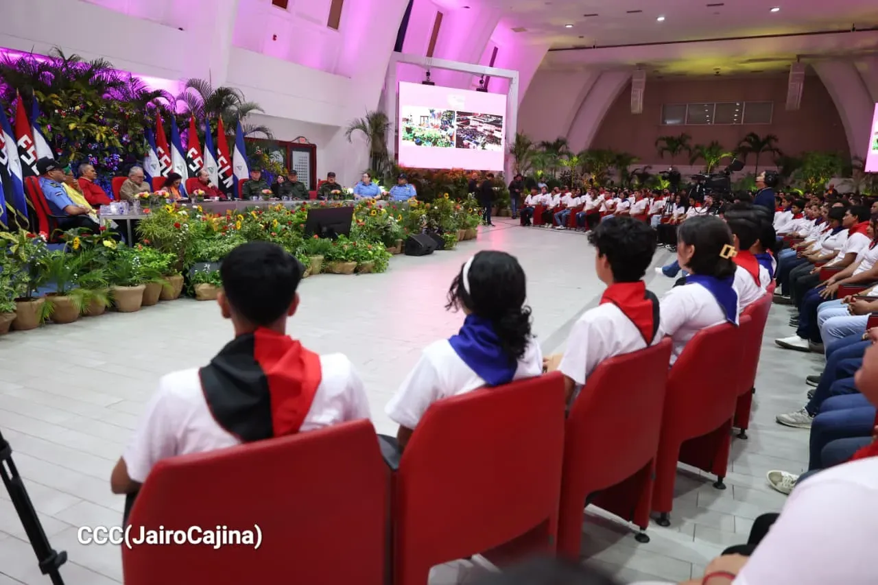 Entrega del Hospital Sandino Nuevo Amanecer en saludo al General de Hombres y Mujeres Libres
