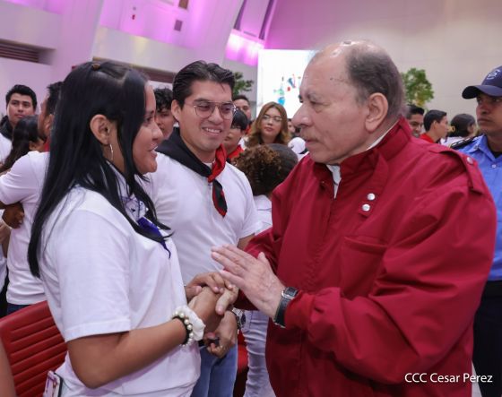 Entrega del Hospital Sandino Nuevo Amanecer en saludo al General de Hombres y Mujeres Libres