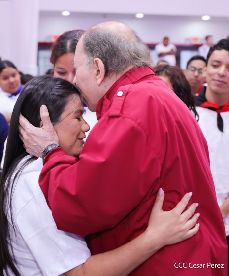 Entrega del Hospital Sandino Nuevo Amanecer en saludo al General de Hombres y Mujeres Libres