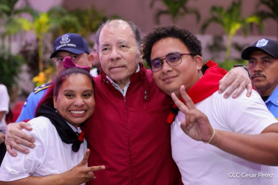 Entrega del Hospital Sandino Nuevo Amanecer en saludo al General de Hombres y Mujeres Libres