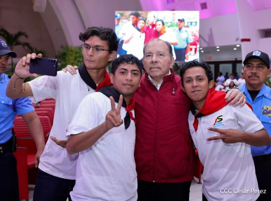 Entrega del Hospital Sandino Nuevo Amanecer en saludo al General de Hombres y Mujeres Libres
