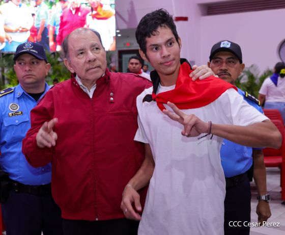 Entrega del Hospital Sandino Nuevo Amanecer en saludo al General de Hombres y Mujeres Libres