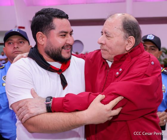 Entrega del Hospital Sandino Nuevo Amanecer en saludo al General de Hombres y Mujeres Libres