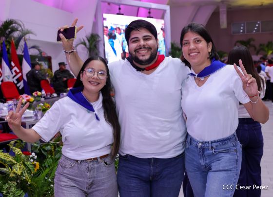 Entrega del Hospital Sandino Nuevo Amanecer en saludo al General de Hombres y Mujeres Libres