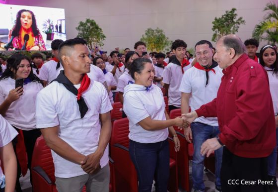 Entrega del Hospital Sandino Nuevo Amanecer en saludo al General de Hombres y Mujeres Libres