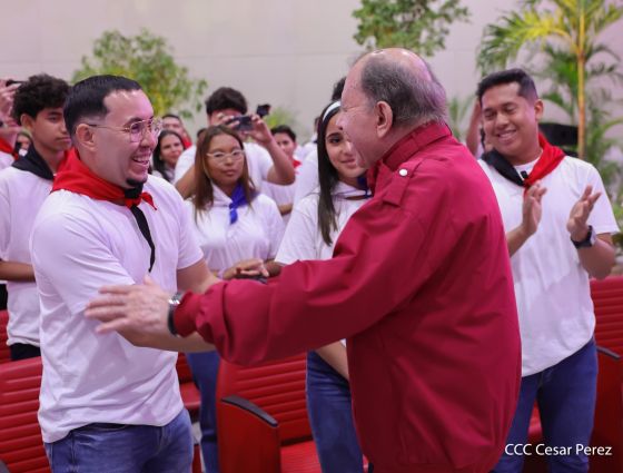 Entrega del Hospital Sandino Nuevo Amanecer en saludo al General de Hombres y Mujeres Libres