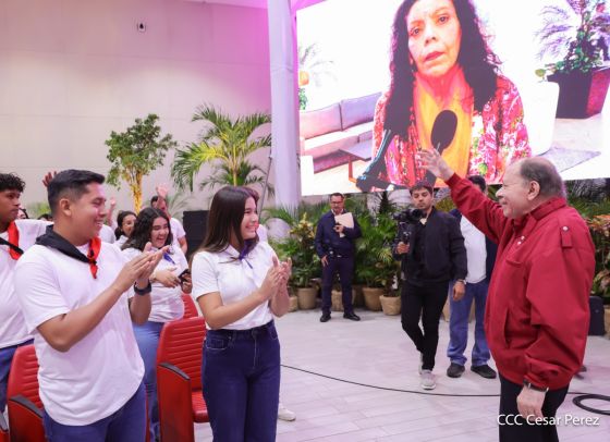 Entrega del Hospital Sandino Nuevo Amanecer en saludo al General de Hombres y Mujeres Libres