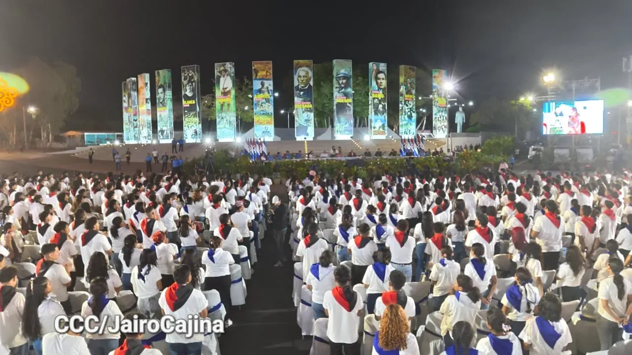 Daniel y Rosario presiden Acto Central por el Día de la Dignidad Nacional