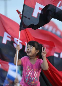 Daniel y Rosario celebran el 35/19 en Plaza La Fé