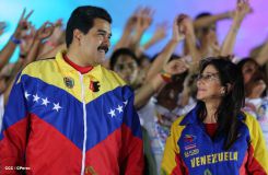 Daniel y Rosario celebran el 35/19 en Plaza La Fé