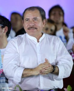 Daniel y Rosario celebran el 35/19 en Plaza La Fé