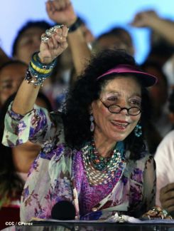 Daniel y Rosario celebran el 35/19 en Plaza La Fé