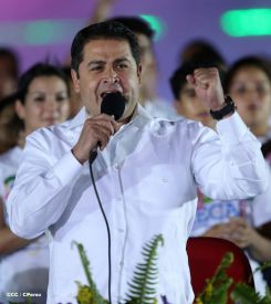 Daniel y Rosario celebran el 35/19 en Plaza La Fé