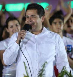 Daniel y Rosario celebran el 35/19 en Plaza La Fé