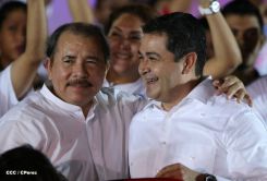 Daniel y Rosario celebran el 35/19 en Plaza La Fé