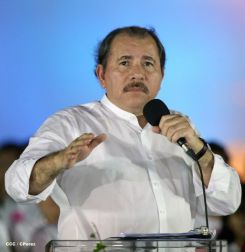 Daniel y Rosario celebran el 35/19 en Plaza La Fé