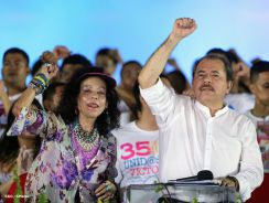 Daniel y Rosario celebran el 35/19 en Plaza La Fé