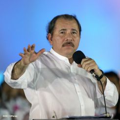 Daniel y Rosario celebran el 35/19 en Plaza La Fé