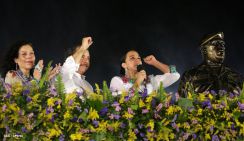 Daniel y Rosario celebran el 35/19 en Plaza La Fé
