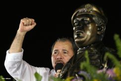 Daniel y Rosario celebran el 35/19 en Plaza La Fé