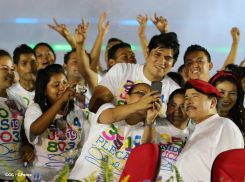 Daniel y Rosario celebran el 35/19 en Plaza La Fé